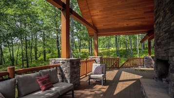 House (4 Bedrooms) | Property amenity