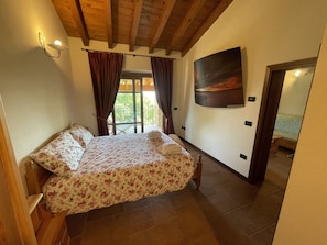1 bedroom, bed sheets