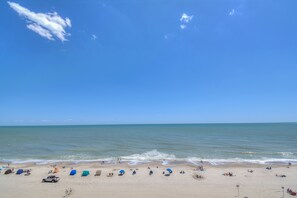 På stranden