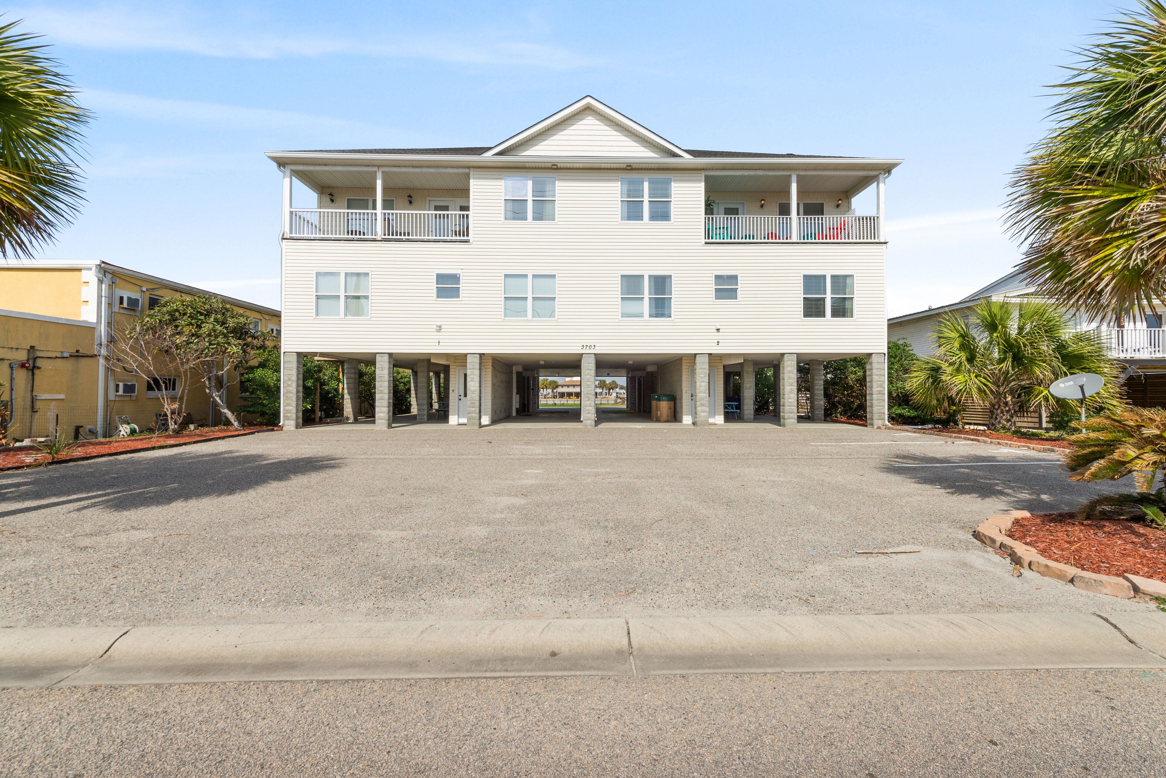 Beach Haven 2 - Stylish & Comfortable across the street from the Beach