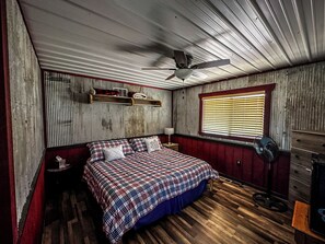 4 bedrooms, desk, iron/ironing board, travel crib