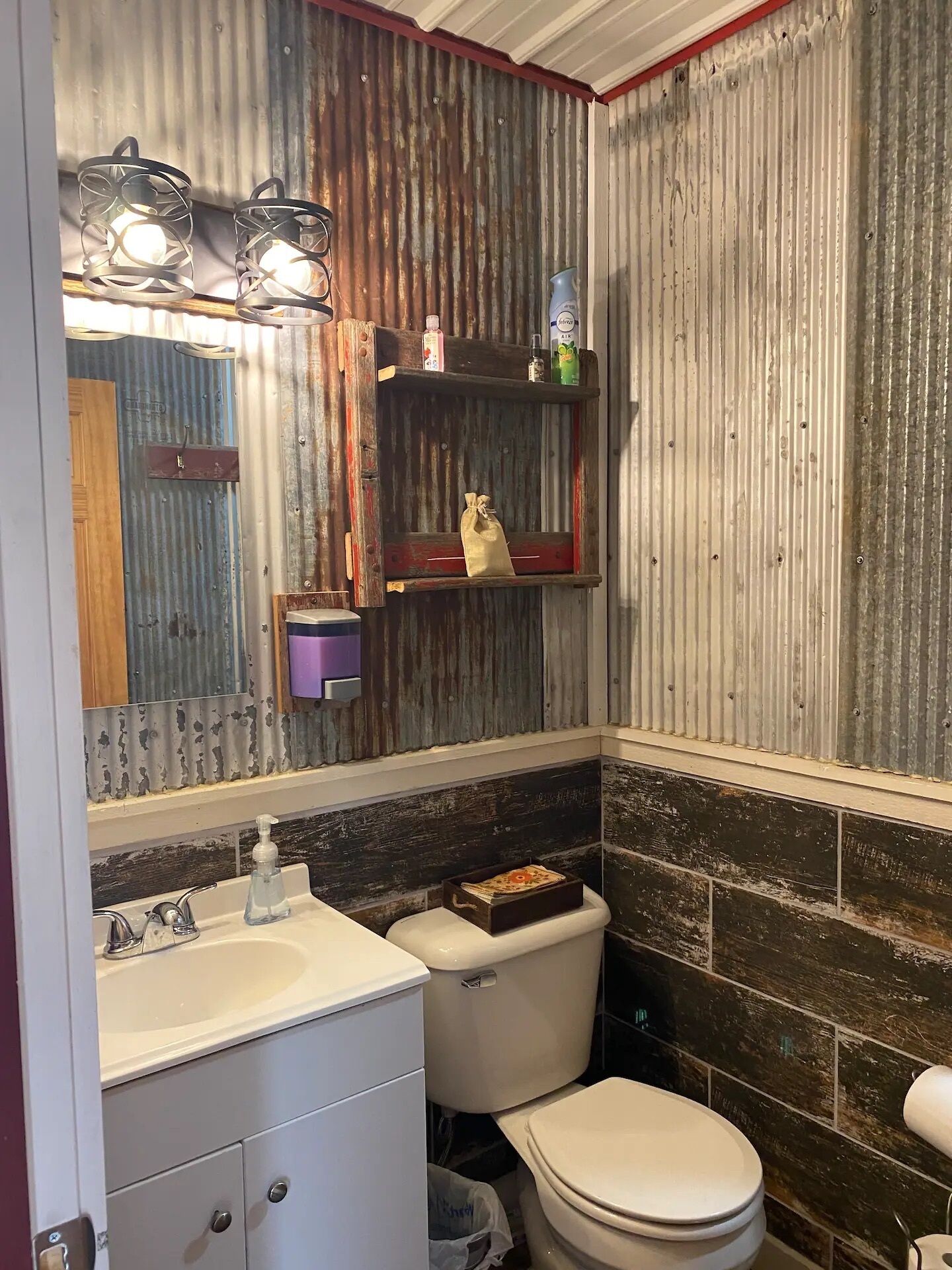 Rustic Barndominium Rural Retreat, Sunsets, fire-pit, bird watching on 5 acres.