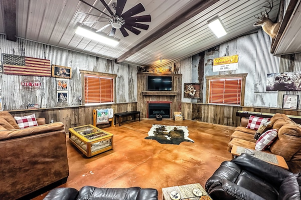 Spacious lounge to relax & kickback in.