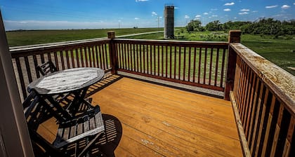Lodge Country Retreat bird watching Outside patio fire pit sunsets