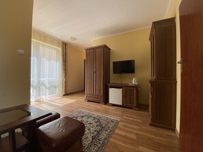 Comfort Suite, Balcony, Park View | Desk, laptop workspace, free WiFi, bed sheets - Willa Kliper (Rewal)