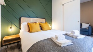 2 chambres, fer et planche à repasser, Wi-Fi gratuit, draps fournis