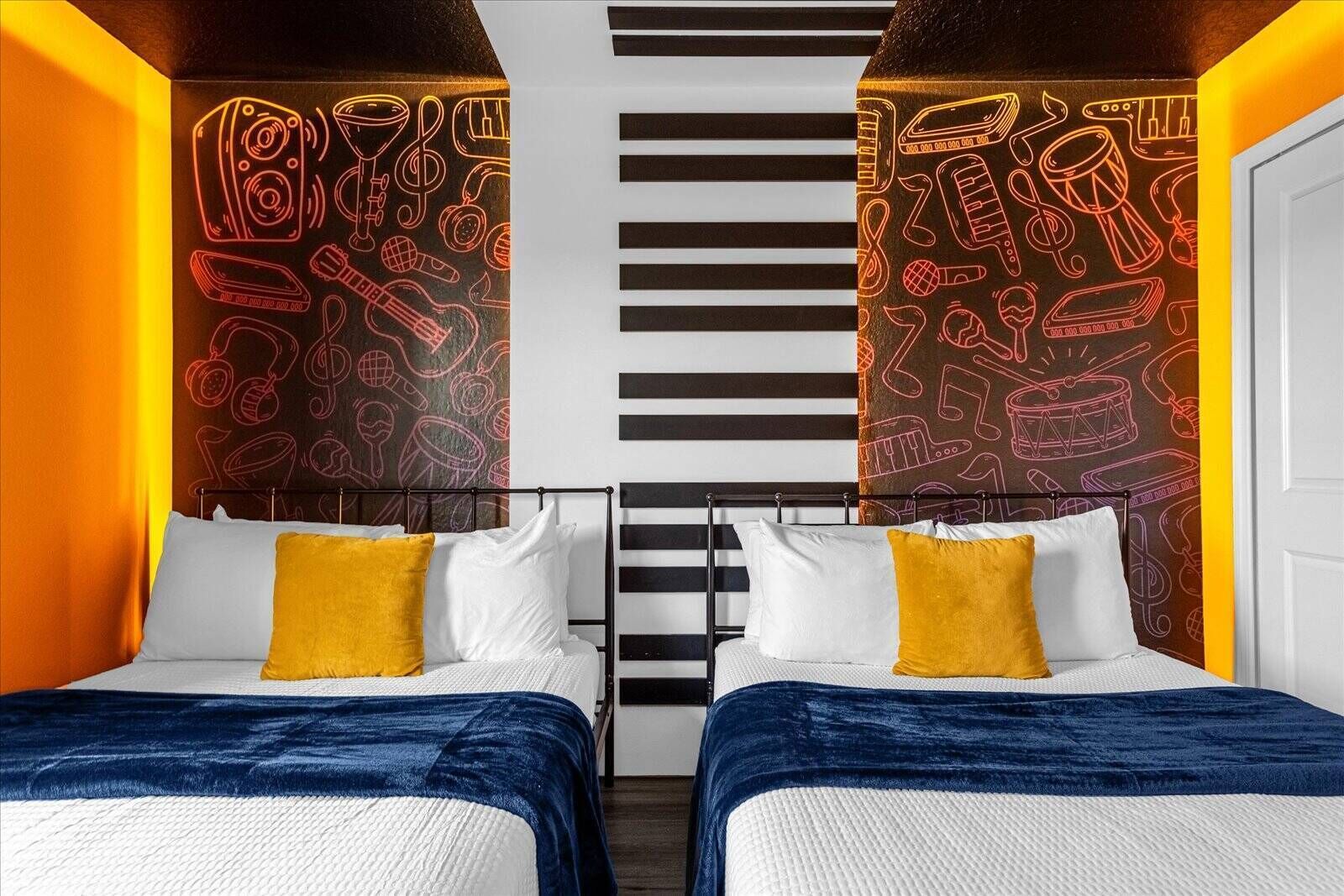 7 makuuhuonetta, silitysrauta/-lauta, Wi-Fi, vuodevaatteet