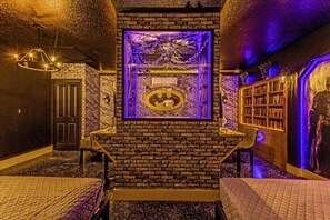 8 chambres, fer et planche à repasser, Wi-Fi, draps fournis