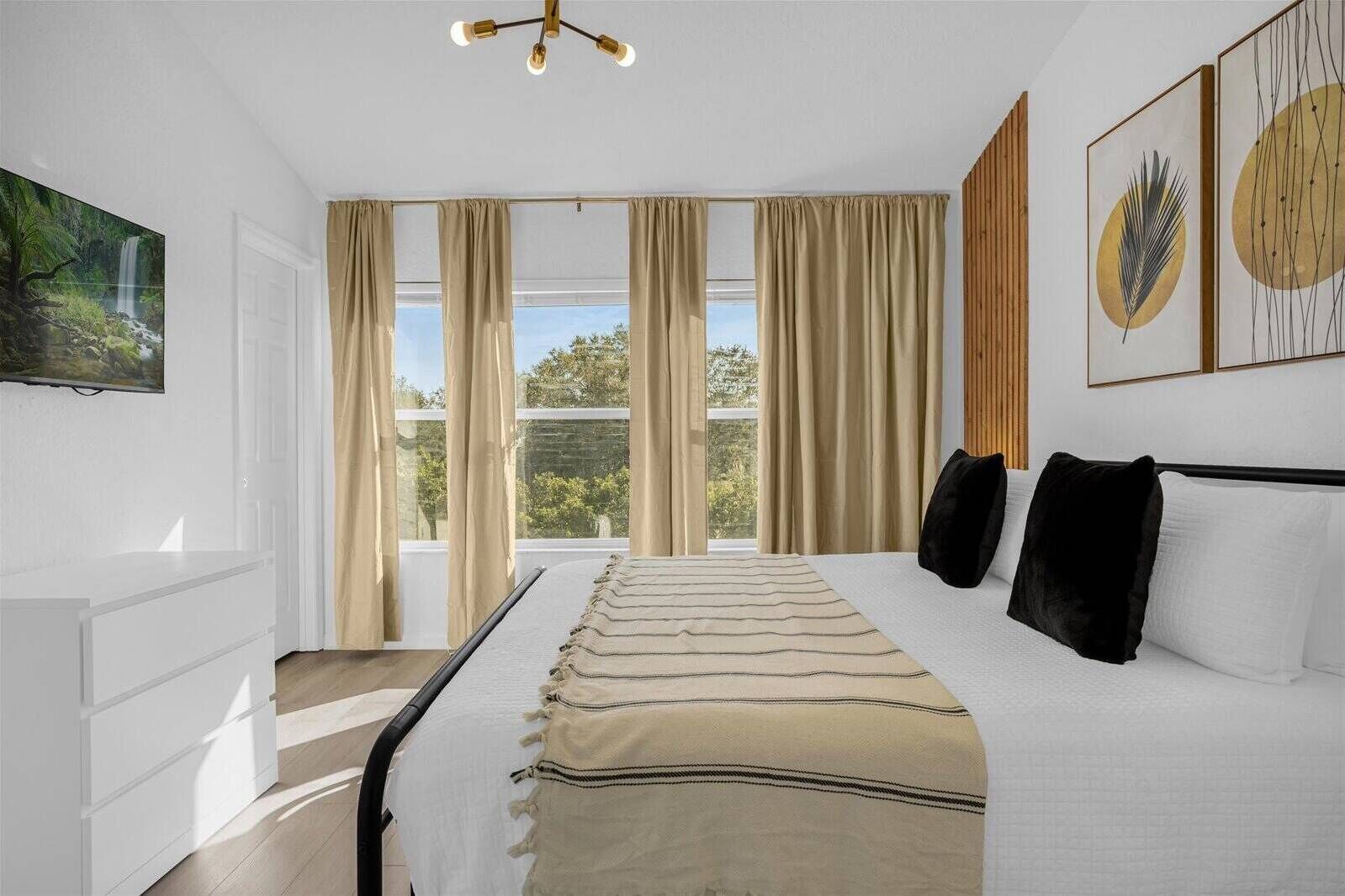 3 bedrooms, iron/ironing board, travel cot, WiFi