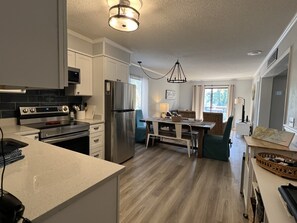 Fridge, microwave, oven, stovetop - Sweet and comfy 2bd 2bath condo overlooking lagoon, SNOWBIRDS message for info (Hilton Head Island)