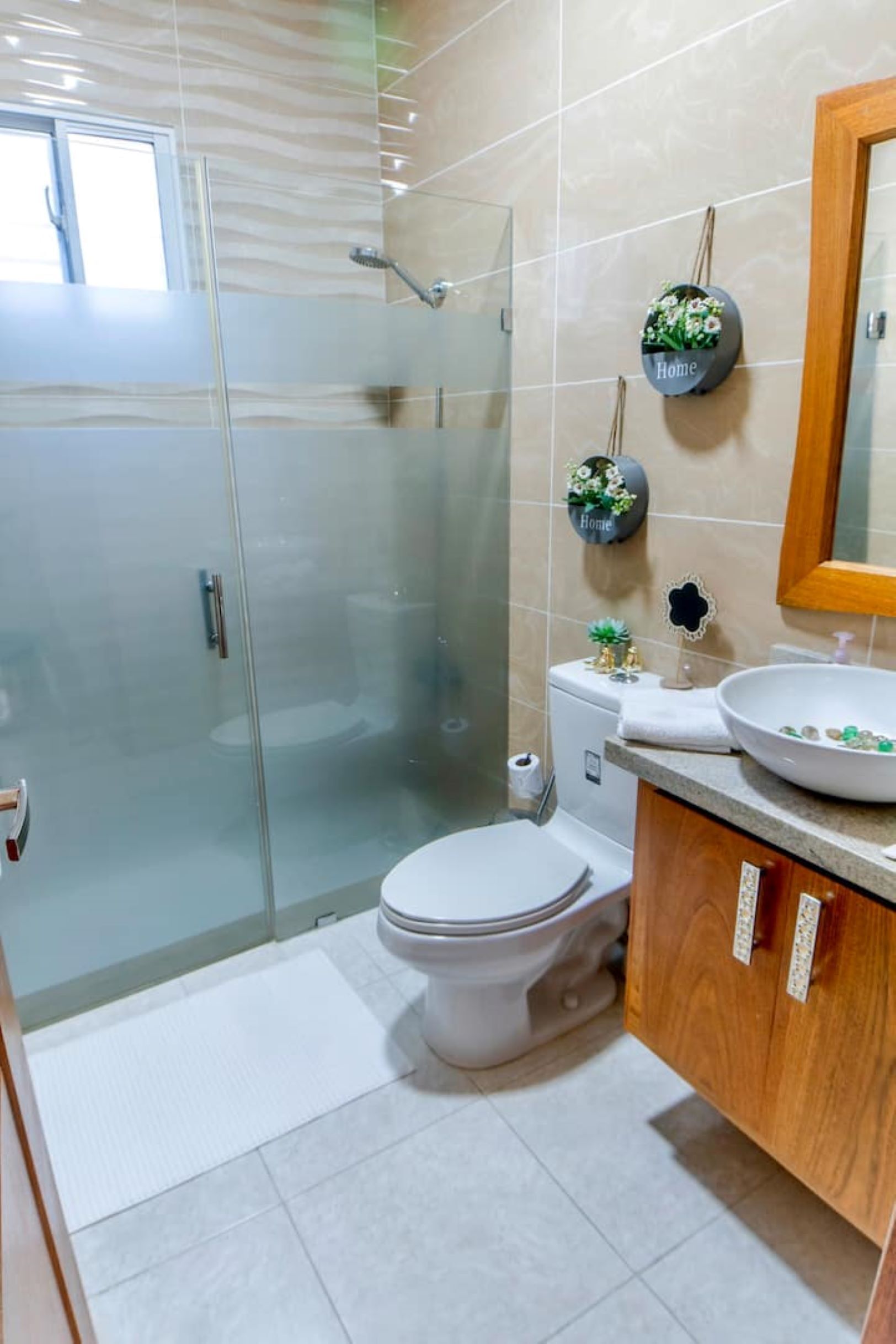 Dusche, Bidet, Handtücher, Seife