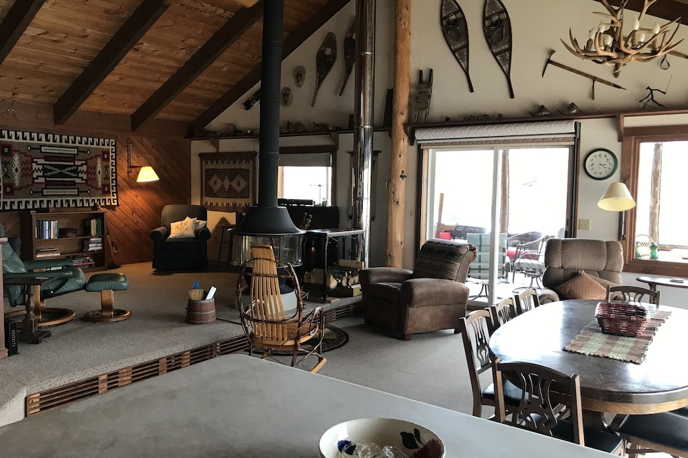 Cozy Home for any season located on Brant Lake