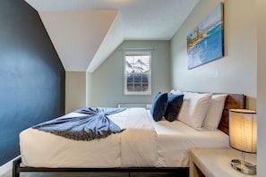 2 bedrooms, iron/ironing board, WiFi