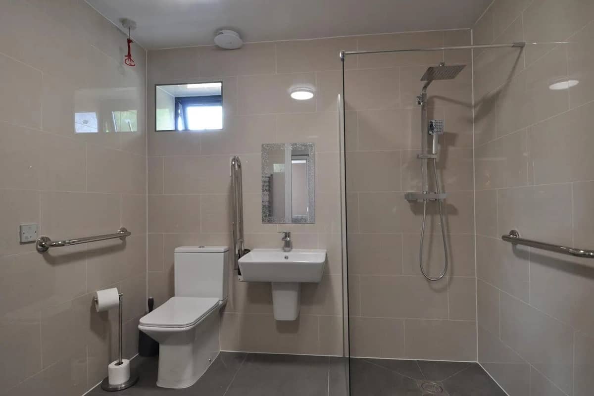 double or twin room | bathroom | shower, towels