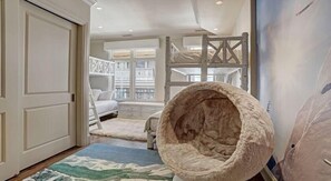 4 habitaciones, tabla de planchar con plancha, wifi y ropa de cama 