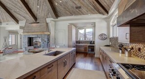 Micro-ondes, lave-vaisselle, grille-pain