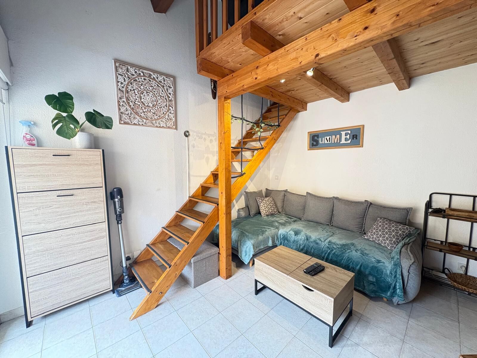 TV connectée, jeux vidéo, livres