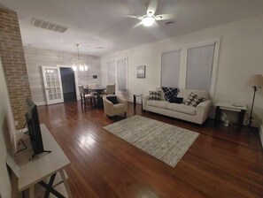 Smart TV - The Cottage on Main (Brenham)