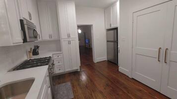 KylskÄp, mikrovÄgsugn, ugn och spishÀll