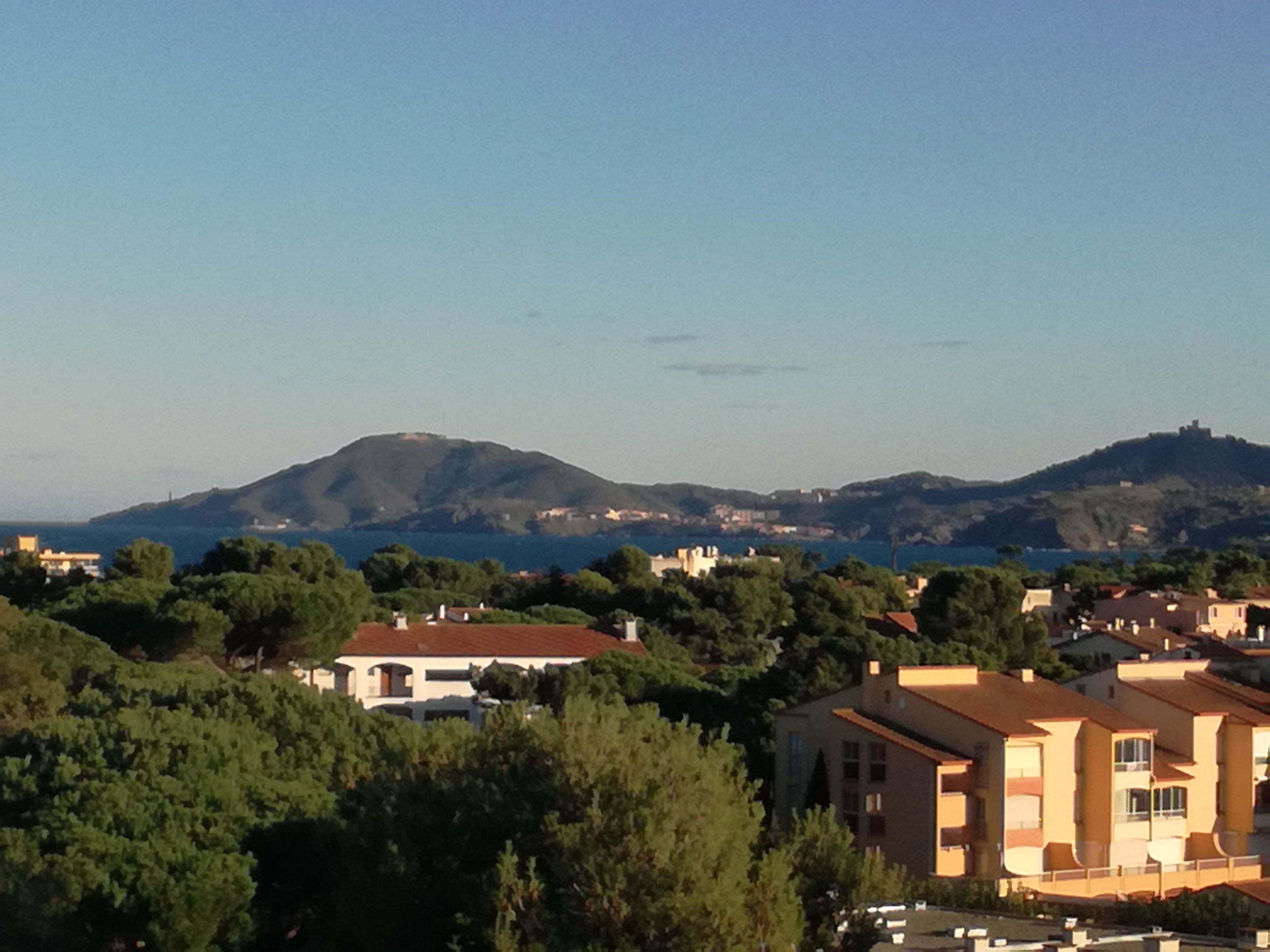 Superb sea view 10 minutes walk from the beach