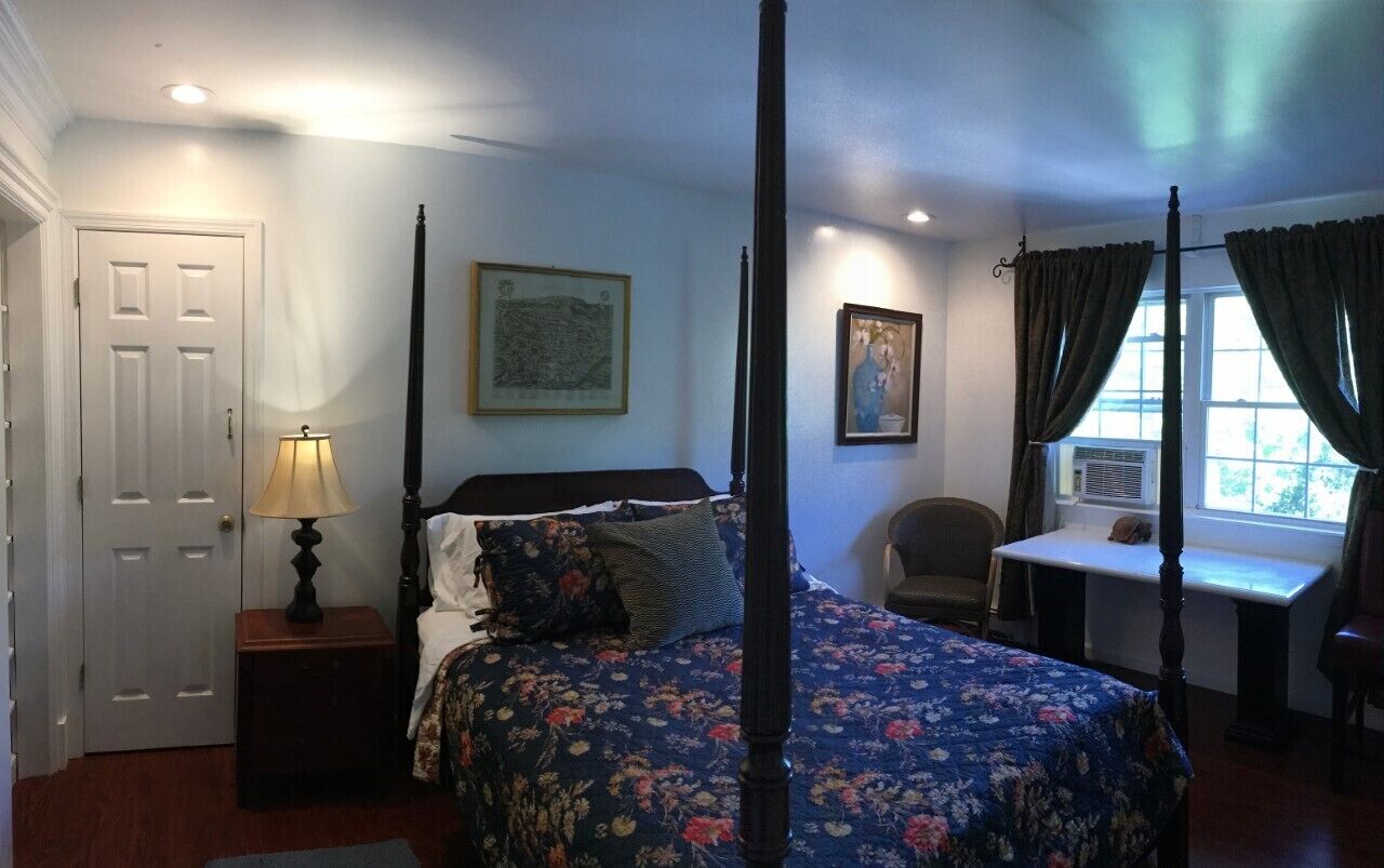 Charming Cape Close to the Ocean