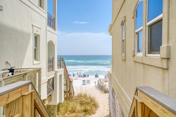 Vlak bij het strand, ligstoelen, strandlakens