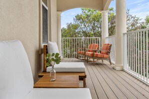 Terrace/patio - 5 Min Walk to Private Beach - 2024 Remodel - Pool (Miramar Beach)