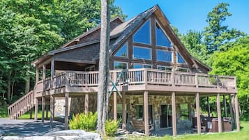 House (5 Bedrooms) | Exterior