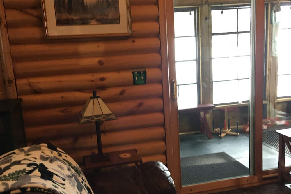 Minocqua Lac du Flambeau WI Northwoods Log Loft Cabin on Amber Lake