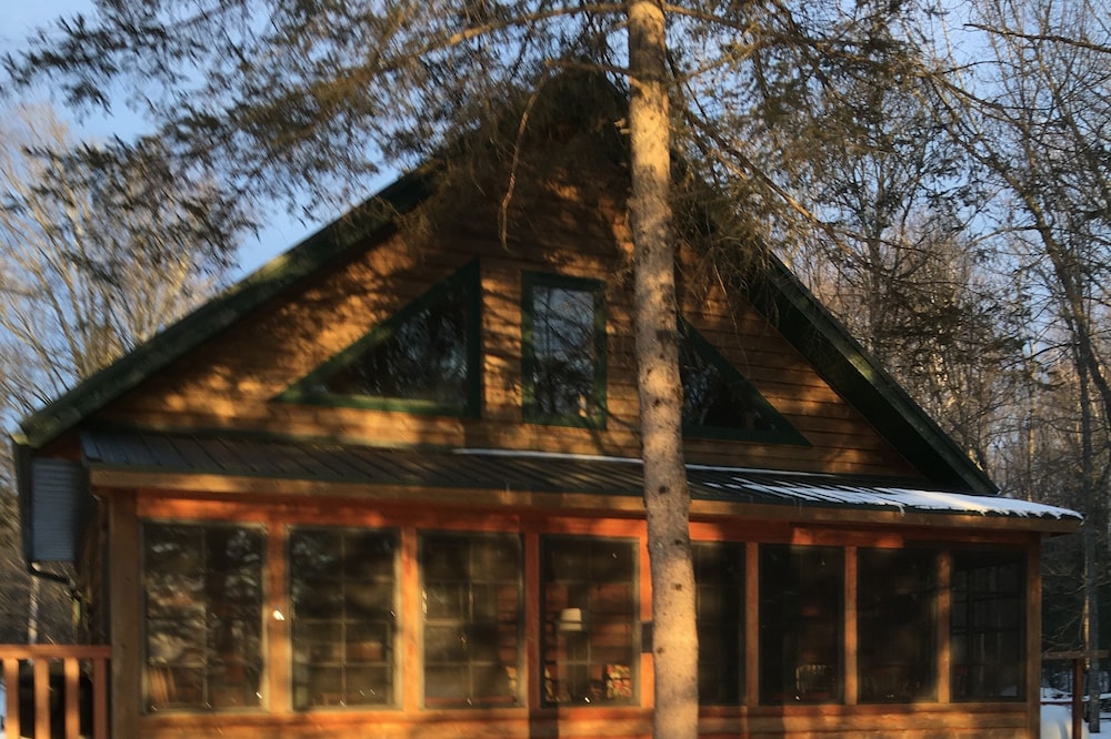 Minocqua Lac du Flambeau WI Northwoods Log Loft Cabin on Amber Lake