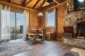 Casa, varias camas, hidromasaje | Vista desde la propiedad