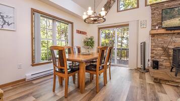 House (3 Bedrooms) | Property amenity