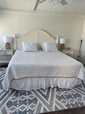 3 bedrooms, free WiFi, bed sheets, wheelchair access - 2 bed/2 bath OCEANFRONT condo w/ outdoor pool. Newly renovated! 103rd- North OC (Ocean City)