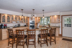 House (5 Bedrooms) | Property amenity - Shelby-on-the-lake by Taylor Made Deep Creek (McHenry)