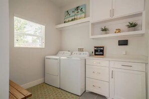 Interior - Private Cozy 2Bed/2BATH Carriage House wGarage (Houston)