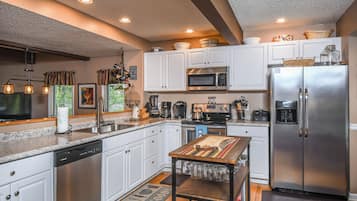 Studio (3 Bedrooms) | Property amenity