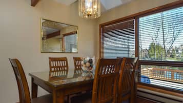 Studio (4 Bedrooms) | Property amenity