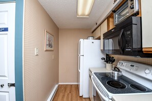 House, Multiple Beds, Balcony | Private kitchen | Fridge, microwave, oven, stovetop