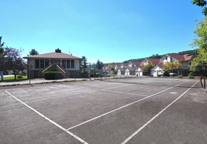 Studio (2 Bedrooms) | Property amenity - Ski Harbor 45 by Taylor Made Deep Creek (McHenry)