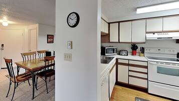 Studio (2 Bedrooms) | Property amenity
