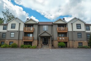 Studio (2 Bedrooms) | Exterior