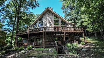 House (4 Bedrooms) | Exterior