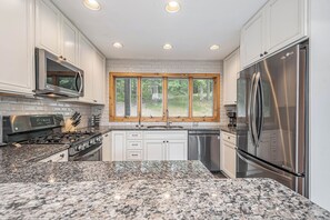 House (5 Bedrooms) | Property amenity - Solar Delight by Taylor Made Deep Creek (McHenry)