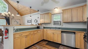 House (5 Bedrooms) | Property amenity