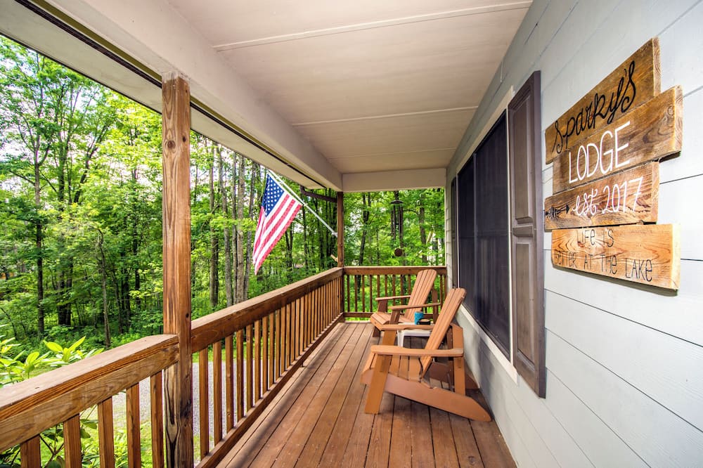 Sparky's Lodge by Taylor Made Deep Creek - Friendsville, MD