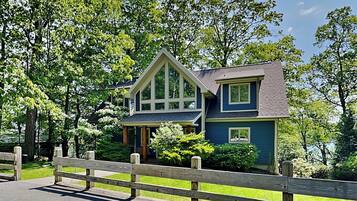 獨棟房屋 (Multiple Bedrooms) | 住宿正面