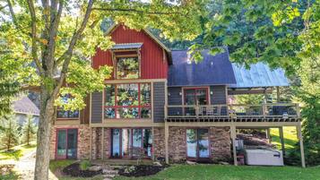 House (4 Bedrooms) | Front of property