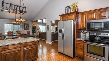 House (6 Bedrooms) | Property amenity