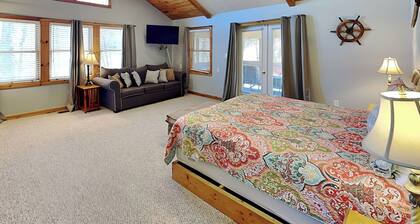 Sunkissed Lodge by Taylor Made Deep Creek