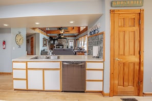 House (5 Bedrooms) | Property amenity - Sunkissed Lodge by Taylor Made Deep Creek (McHenry)